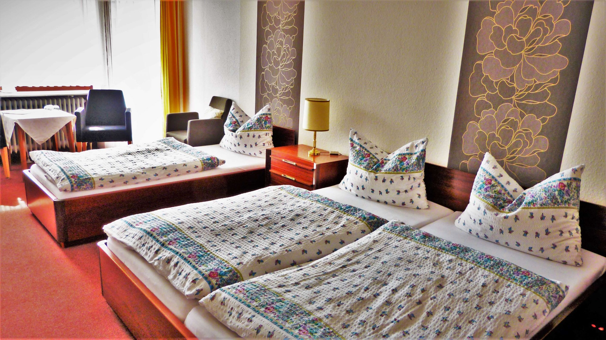 Schlafzimmer Dreibettzimmer - Hotel am Kurpark in Malente