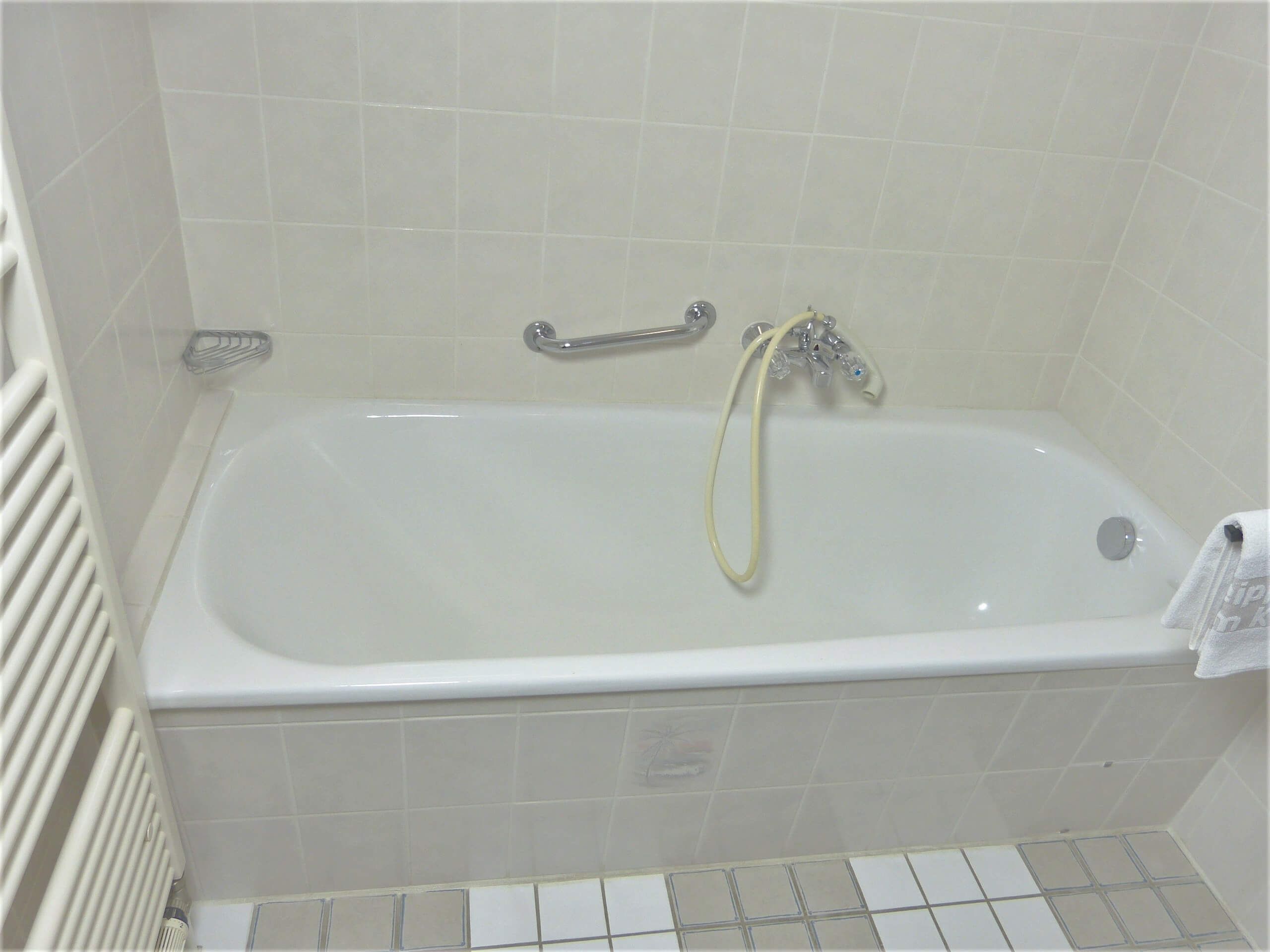 Hotel am Kurpark in Malente - Komfortzimmer Badewanne